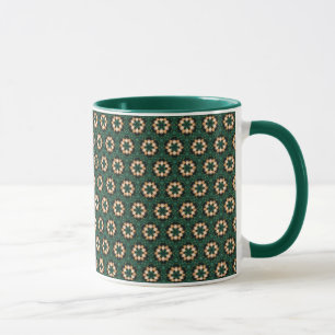 Caneca Douradas bolas de Natal com árvore verde
