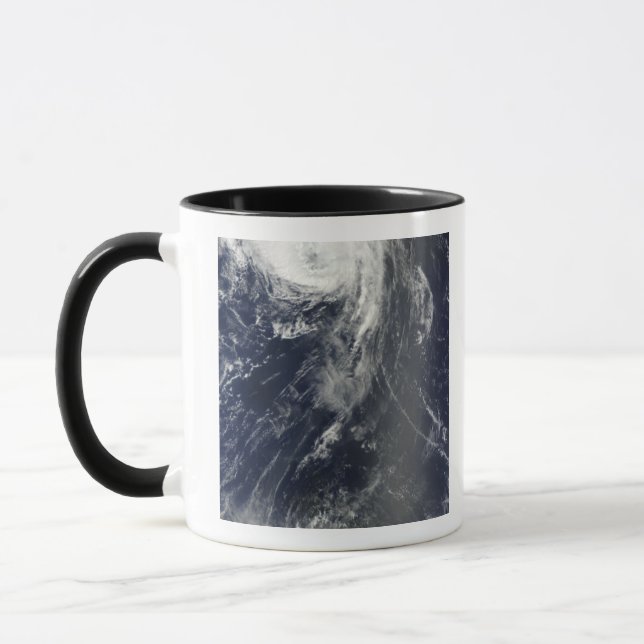 Caneca Duas tempestades poderosas atravessam o oceano Atl (Esquerda)