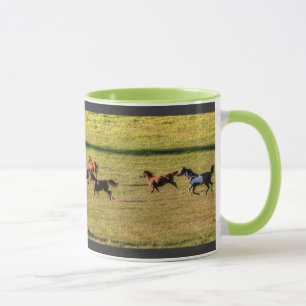 Caneca Efetivo de Cavalos em Corrente numa Foto Equina Ra