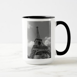 Caneca Eiffel nebuloso em preto e branco, 2015