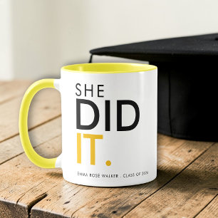 Caneca Ela Fez Presente de Formatura Preto Amarelo