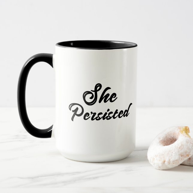 Caneca "Ela Persiste" Tipografia Frase Política (Com Donut)