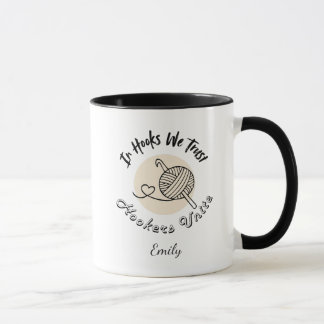 Caneca Em Agulhas Nós Confiamos Crochet Mãe Personalizado