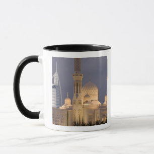 Caneca Emirados Árabes Unidos, Dubai. Mesquita à noite co