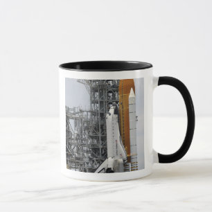 Caneca Endeavor de Shuttle Espacial no bloco de lançament