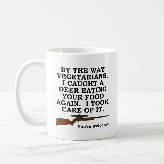 Caneca engraçada da caça do favor do vegetariano (Esquerda)