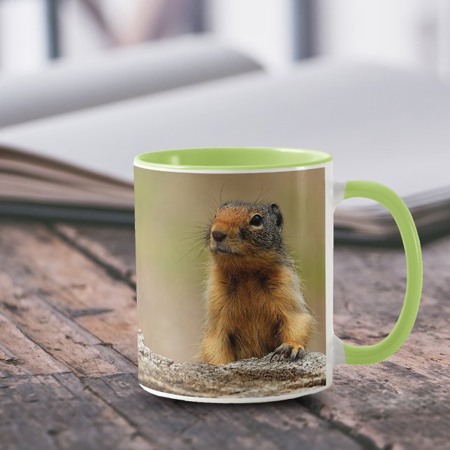 Caneca Engraçada Saucy Columbian Ground Squirrel (Curious Columbia Ground Squirrel on Log 11 oz Coffee Mug Cover Photo.)