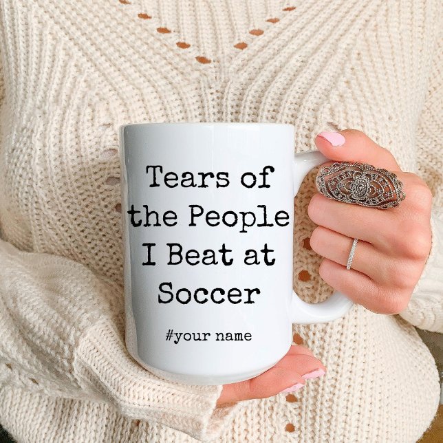 Caneca Engraçadas lágrimas das Pessoas que eu bato no fut (Funny Tears of the People I Beat At Soccer Mug)