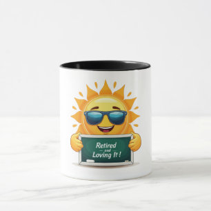 Caneca Engraçado "Aposentado e Adorando!" Desenho do Sol