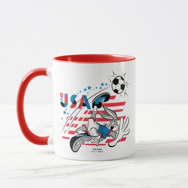 Caneca Equipe do BUGS BUNNY™ EUA de Futebol Gráfico (Esquerda)
