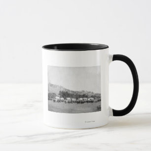 Caneca Equipes e vagões do boi em um vale do preto