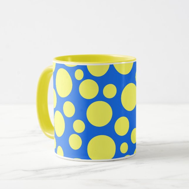 Caneca Ervilhas amarelas em um fundo azul céu (Frente Esquerda)