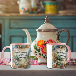 Caneca Escritura Romana Floral Dourada e Elegante