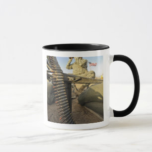 Caneca escuteiros do soldado para a atividade inimiga