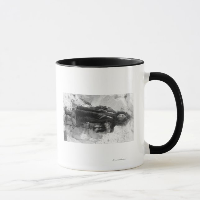 Caneca Eskimo Girl in a Parka in Nome (Direita)