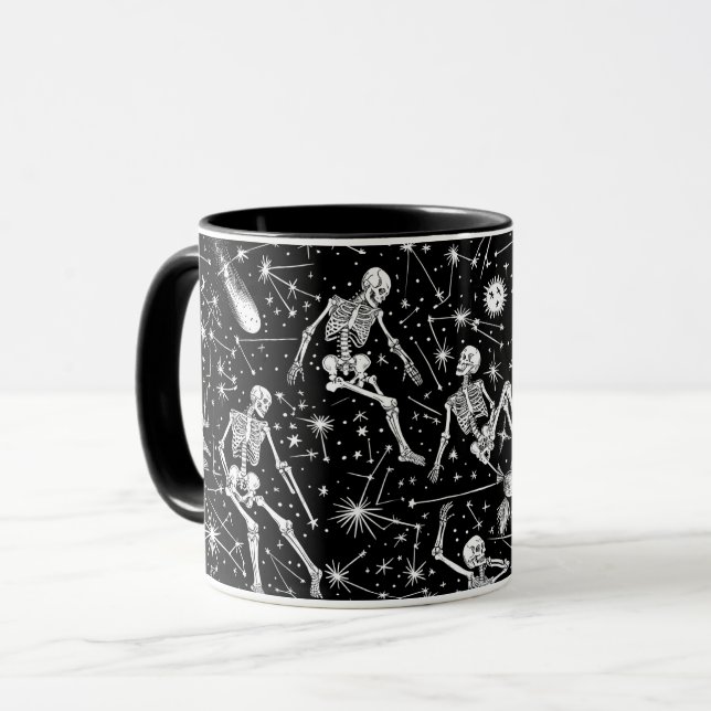 Caneca Esqueletos em fundo espacial  (Frente Esquerda)