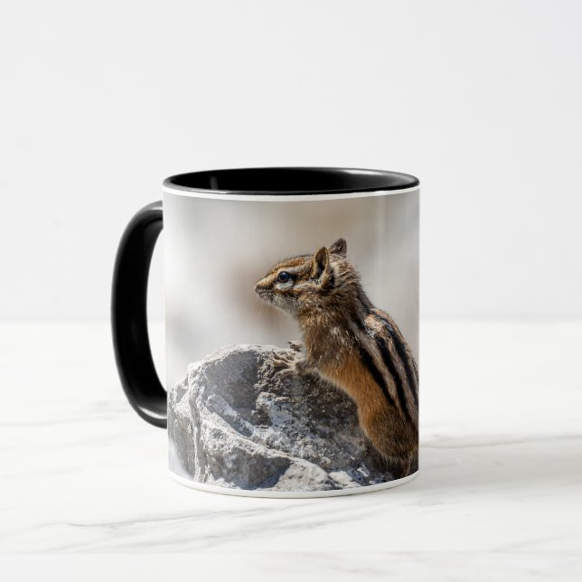 Caneca Esquilo Listrado Marrom Curioso – Vida Selvagem de (Frente Esquerda)