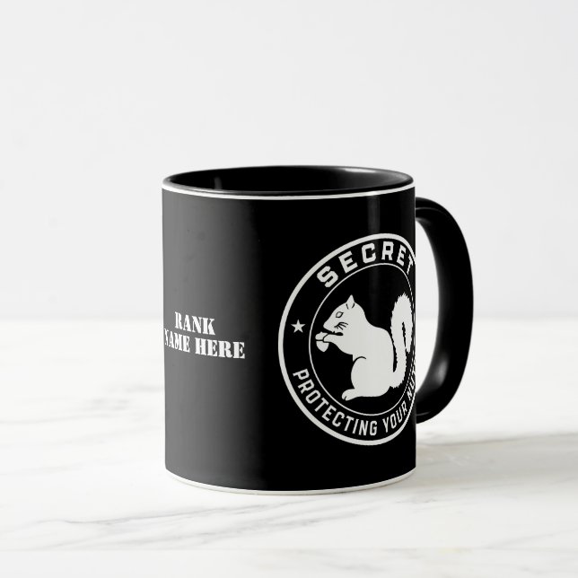 Caneca Esquilo secreto protegendo seus Loucos personalizá (Frente Esquerda)