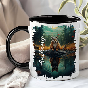 Caneca Esquilo sobre Reflexo da Floresta na Rocha