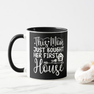 Caneca Essa Mãe Acaba de Comprar Sua Primeira Casa, Mãe E