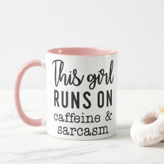 Caneca Esta Garota Funciona com Cafeína e Sarcasmo Engraç