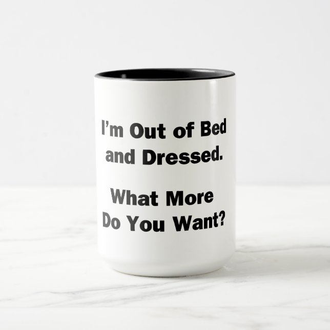 Caneca Estou sem cama e vestida. (Centro)