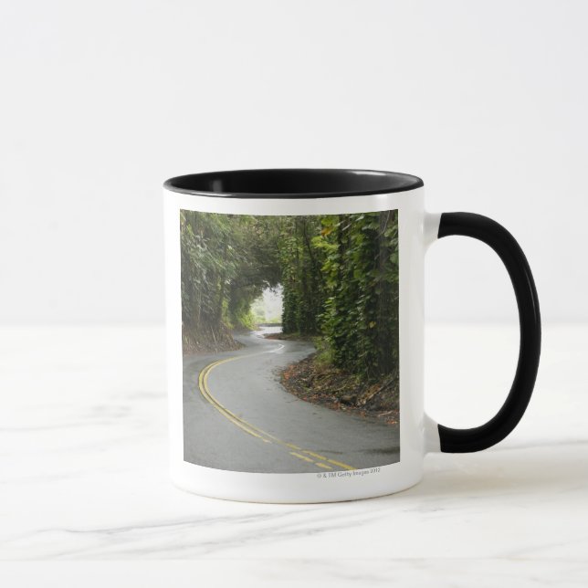 Caneca Estradas de enrolamento através da floresta (Direita)