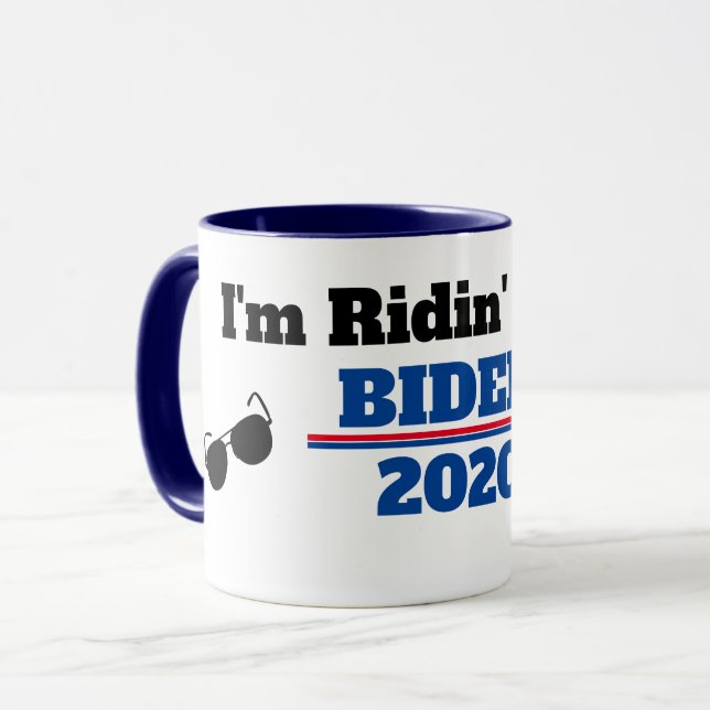 Caneca Eu estou Ridin' com Biden em 2020 (Frente Esquerda)