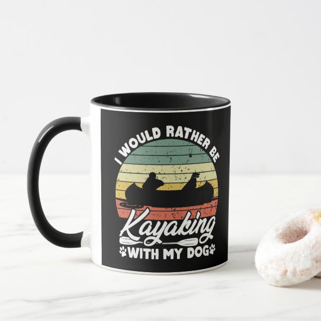 Caneca Eu Preferiria Estar Caiaque com Meu Amante de Cães (Com Donut)