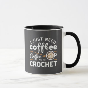 Caneca Eu Só Preciso de Café e Minha Citação de Crochê em