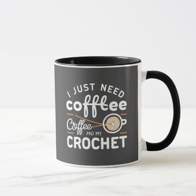 Caneca Eu Só Preciso de Café e Minha Citação de Crochê em (Direita)