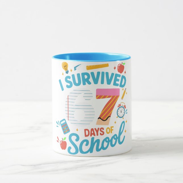 Caneca Eu Sobrevivi a 67 Dias de Aula Meme Professor Alun (Centro)
