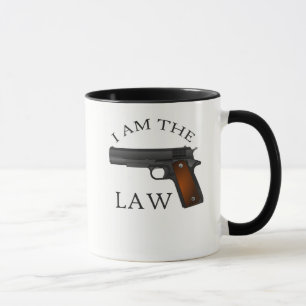 Caneca Eu sou a lei com uma arma de mão