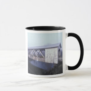 Caneca EUA, Oregon. A ponte coberta de Gilkey atravessa
