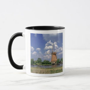 Caneca Europa, Países Baixos, Kinerdijk. Um moinho senta