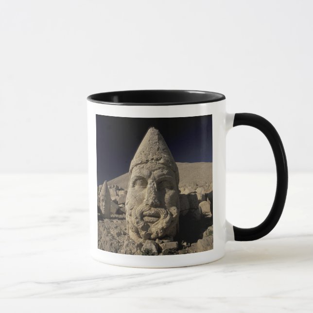 Caneca Europa, Turquia, Curdo. Nemrut Dagh. (Direita)