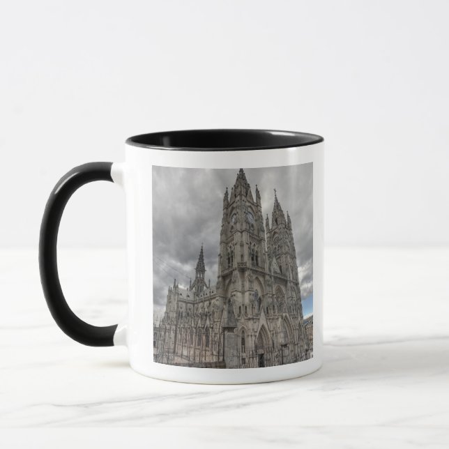 Caneca Exterior da Basílica em Quito, Equador (Esquerda)