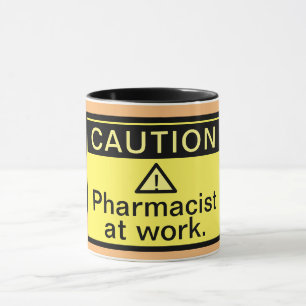 Caneca Farmacêutico de Cuidado Engraçado no Trabalho