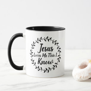 Caneca Farmhouse Wreath Jesus Me Ama Isso Eu Sei Script