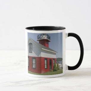 Caneca Farol realocado na costa em Douglas perto de 2