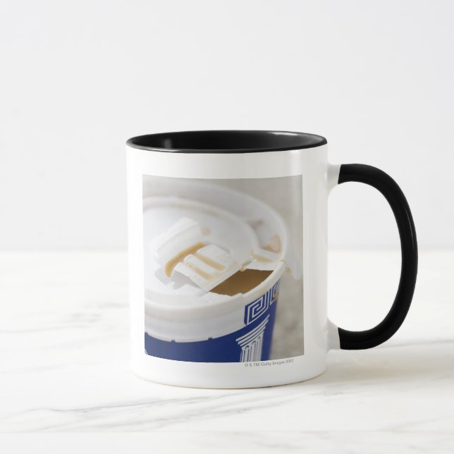 Caneca Feche acima de removem o café (Direita)