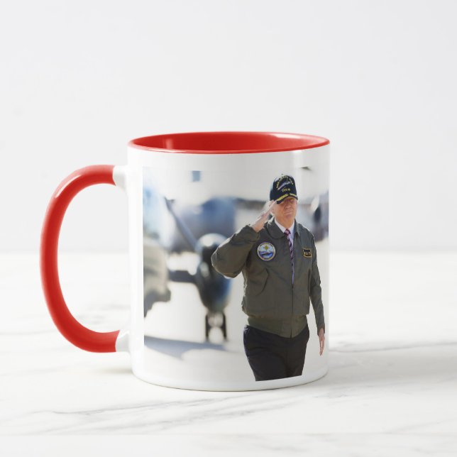 Caneca Feche O Armário Da Fronteira 2024 (Esquerda)