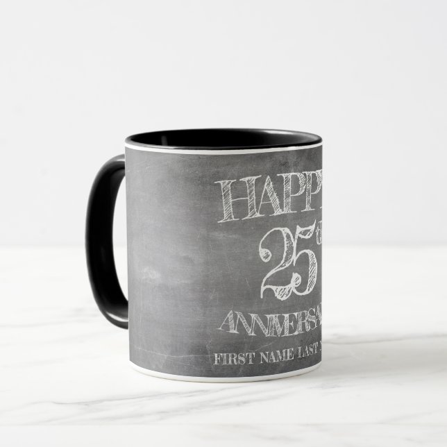Caneca Feliz 25º aniversário em quadro de giz (Frente Esquerda)