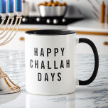 Caneca Feliz Challah Dias Feriados Frescos<br><div class="desc">Adicione um pouco de humor ao seu Chanucá com esta caneca super fofa. Design apresenta "Happy Challah Days" na moderna fonte de blocos negros.</div>