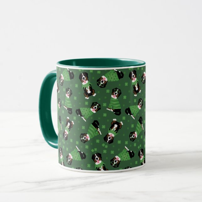 Caneca Feliz Dia de São Patrício Bernese Mountain Dogs (Frente Esquerda)