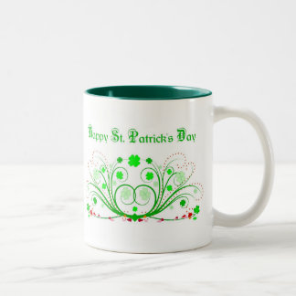 Caneca feliz do dia do St. Patricks - rolos celtas