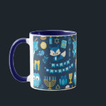 Caneca Feliz Hanukkah Menorah Sufganiyot Coruja Azul<br><div class="desc">Passe no estilo desse Chanucá com nossa feliz caneca azul Chanucá com Dreidel, Menorah, Sufganiyot, coruja fofa, presente, Estrela de David, velas e Raposa Fofa. Cada gole desta caneca é um gole de alegria de férias, apresentando uma maravilhosa medalha de símbolos Chanucá e adoráveis bebês. Quer você esteja saboreando sugania,...</div>