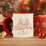 Caneca Feliz Natal - Reindeer Antlers Personalizados<br><div class="desc">Aproveite a alegria da temporada com esta caneca de Natal Feliz e personalizável! Este presente encantador para familiares e amigos vem com a opção de adicionar um nome personalizado, fazer-o como um gesto especial extra. A caneca apresenta um roteiro elegante que soletra "Feliz Natal", enfeitiçado por estrelas cintilantes e o...</div>