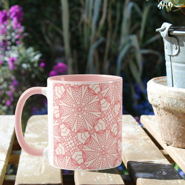 Caneca Feminina com padrão intricado rosa pálido (Criador carregado)
