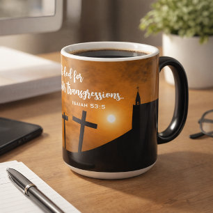 Caneca Feridos por Nossas Transgressões